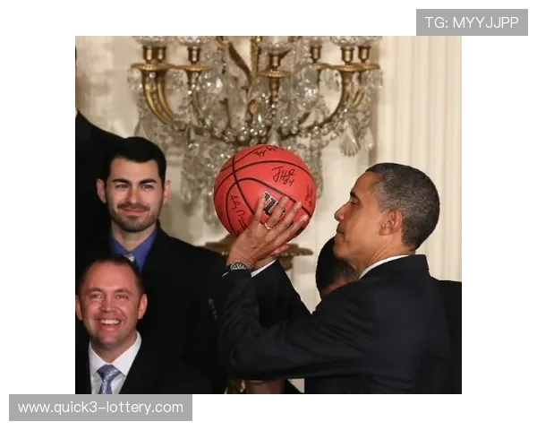 奥巴马观战NBA总决赛与球星互动时刻回顾
